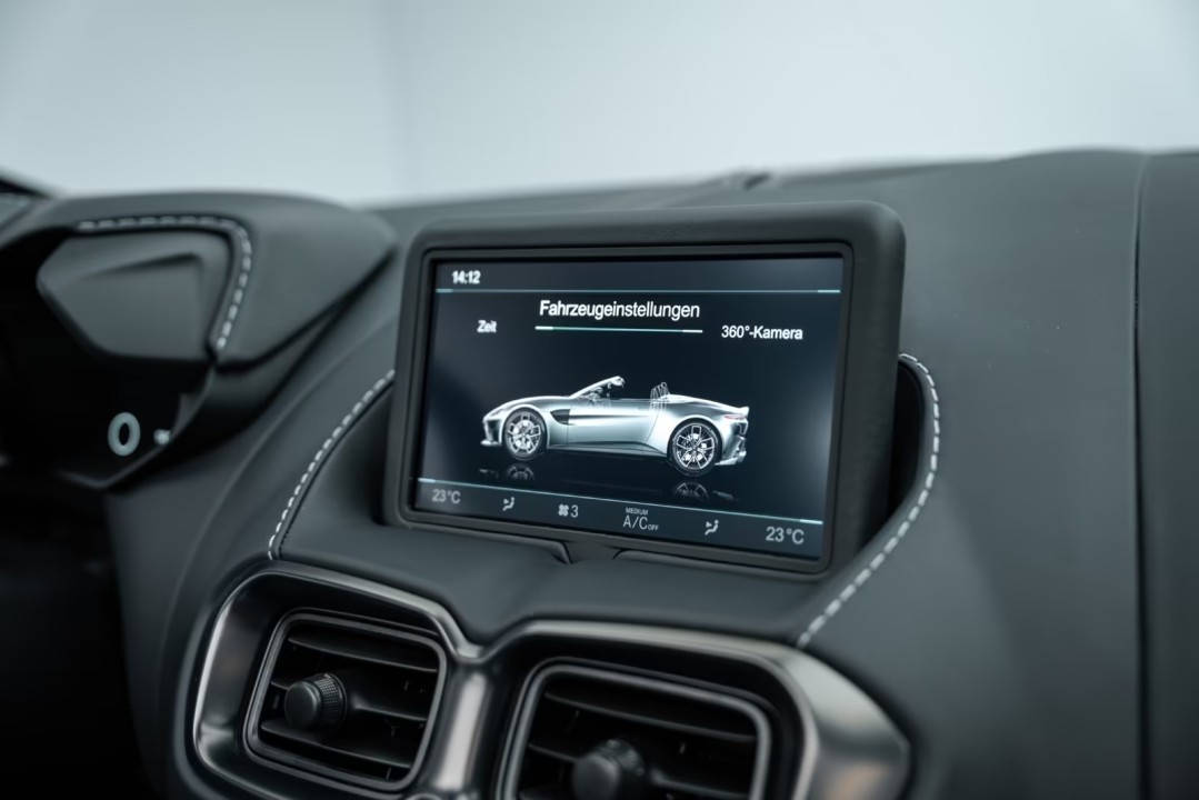 Aston Martin Vantage V12 Roadster - foto 12