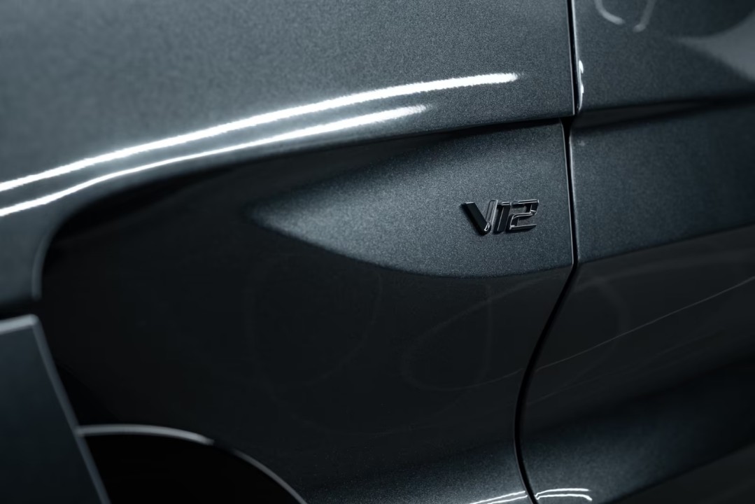 Aston Martin Vantage V12 Roadster - foto 18