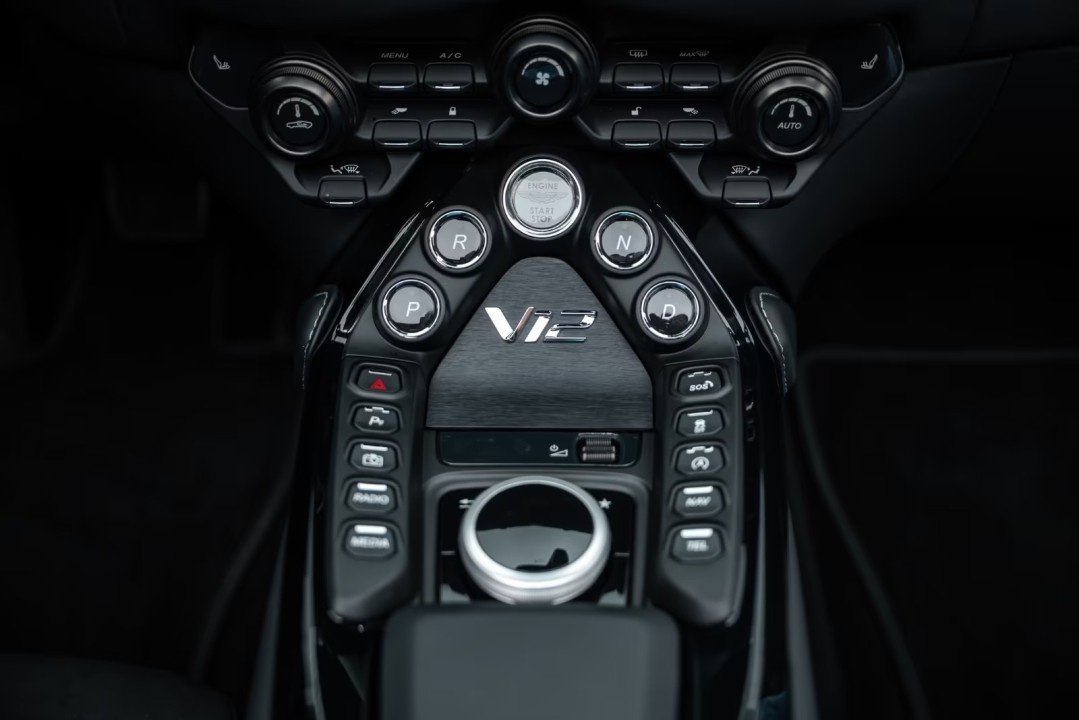 Aston Martin Vantage V12 Roadster - foto 10