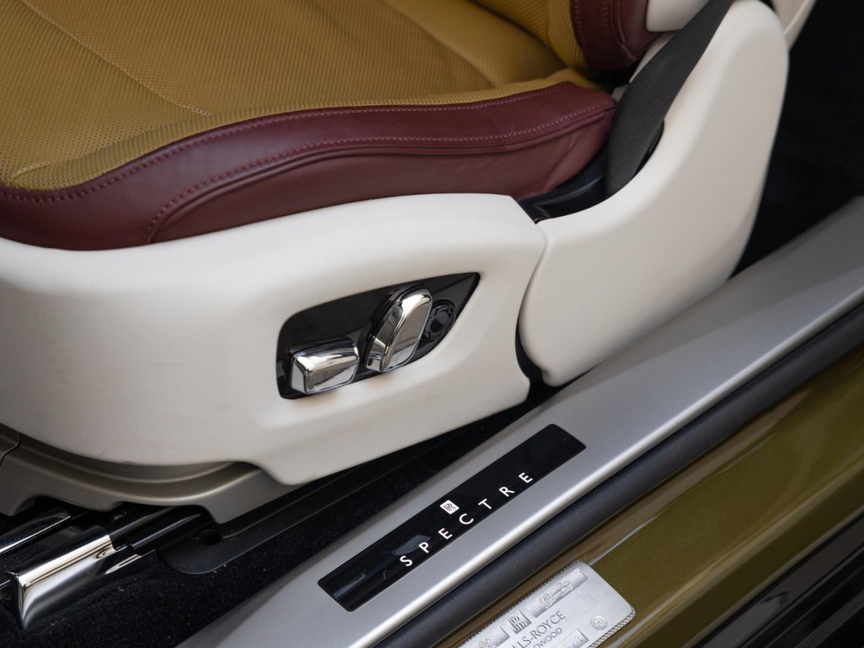 Rolls-Royce Spectre - foto 18