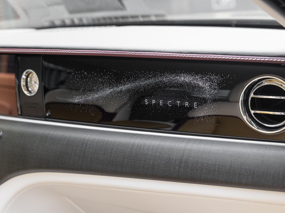 Rolls-Royce Spectre - foto 13