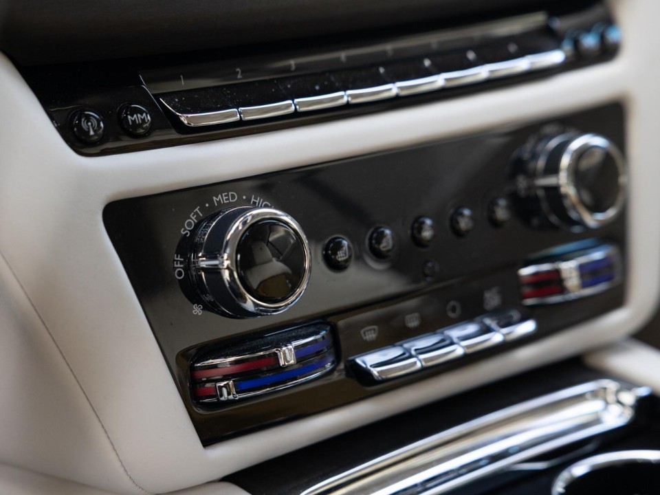 Rolls-Royce Spectre - foto 12