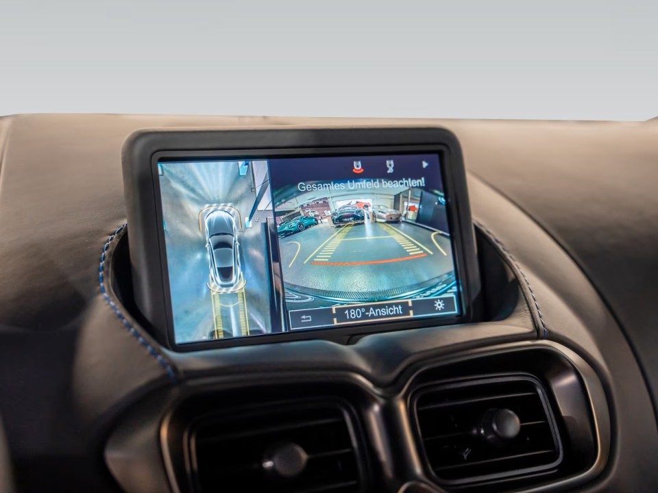 Aston Martin Vantage V12 - foto 18