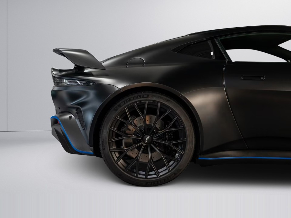 Aston Martin Vantage V12 - foto 28