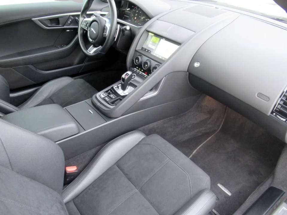 Jaguar F-Type P300 R-Dynamic - foto 12
