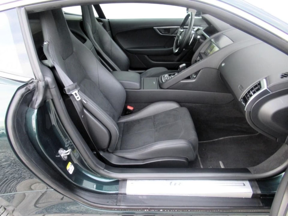 Jaguar F-Type P300 R-Dynamic - foto 13
