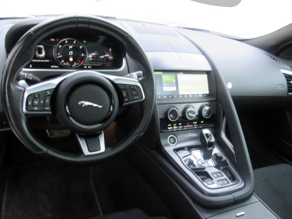 Jaguar F-Type P300 R-Dynamic - foto 10