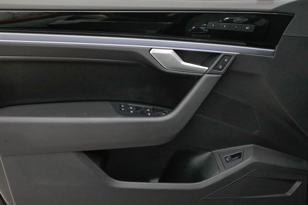 Volkswagen Touareg V6 TDI R-Line - foto 21