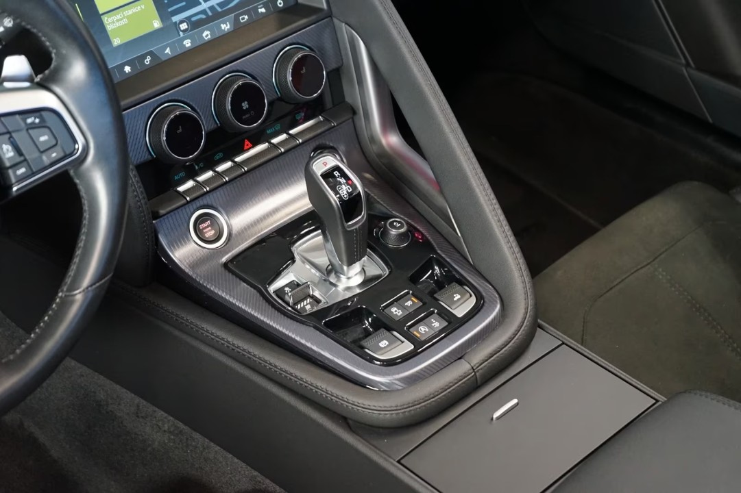 Jaguar F-Type P300 R-Dynamic - foto 13