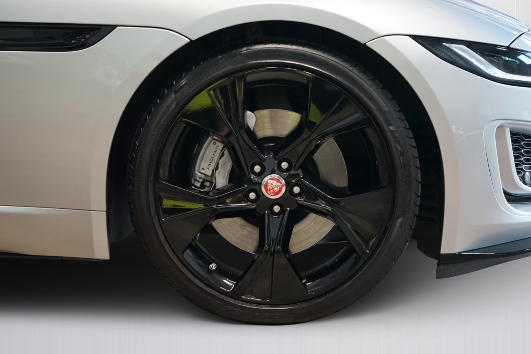 Jaguar F-Type P300 R-Dynamic - foto 26