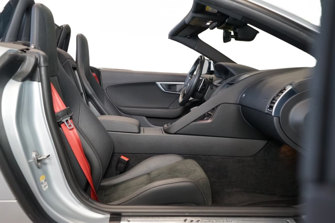 Jaguar F-Type P300 R-Dynamic - foto 10