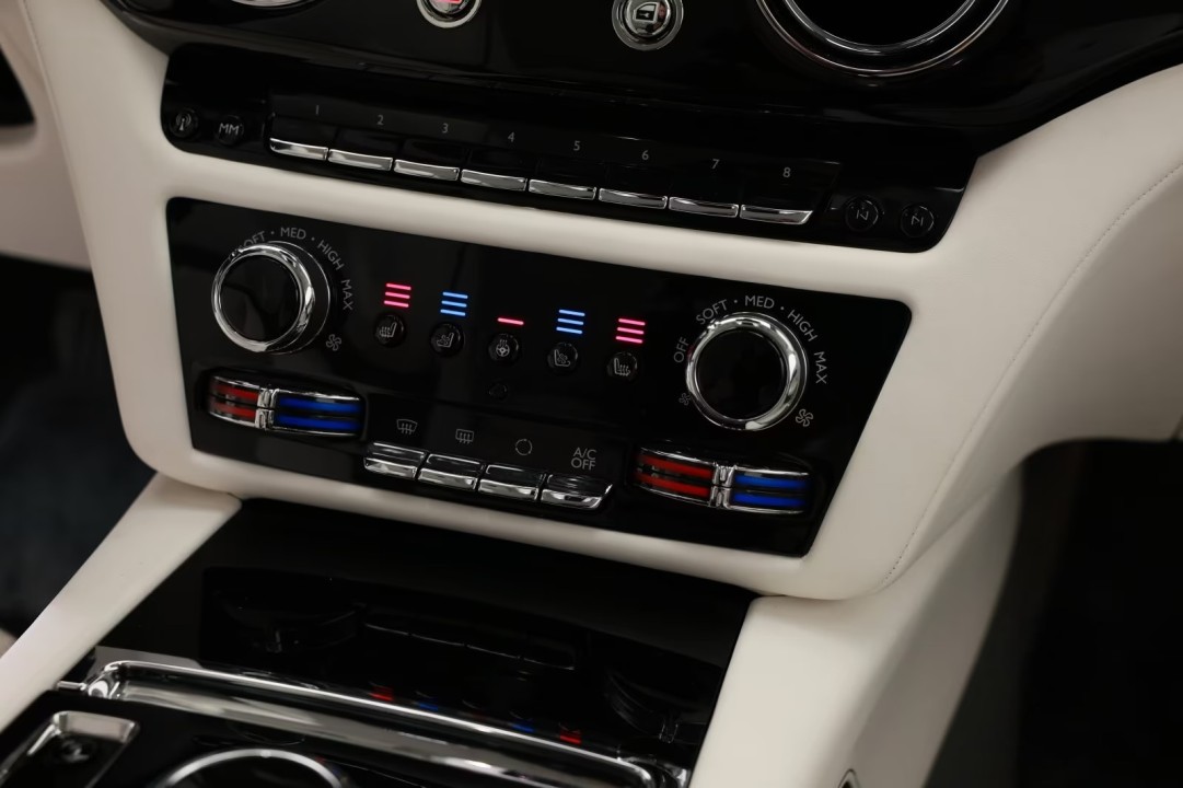 Rolls-Royce Spectre - foto 17