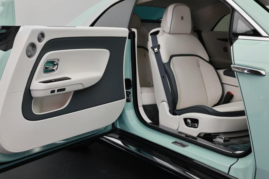 Rolls-Royce Spectre - foto 23