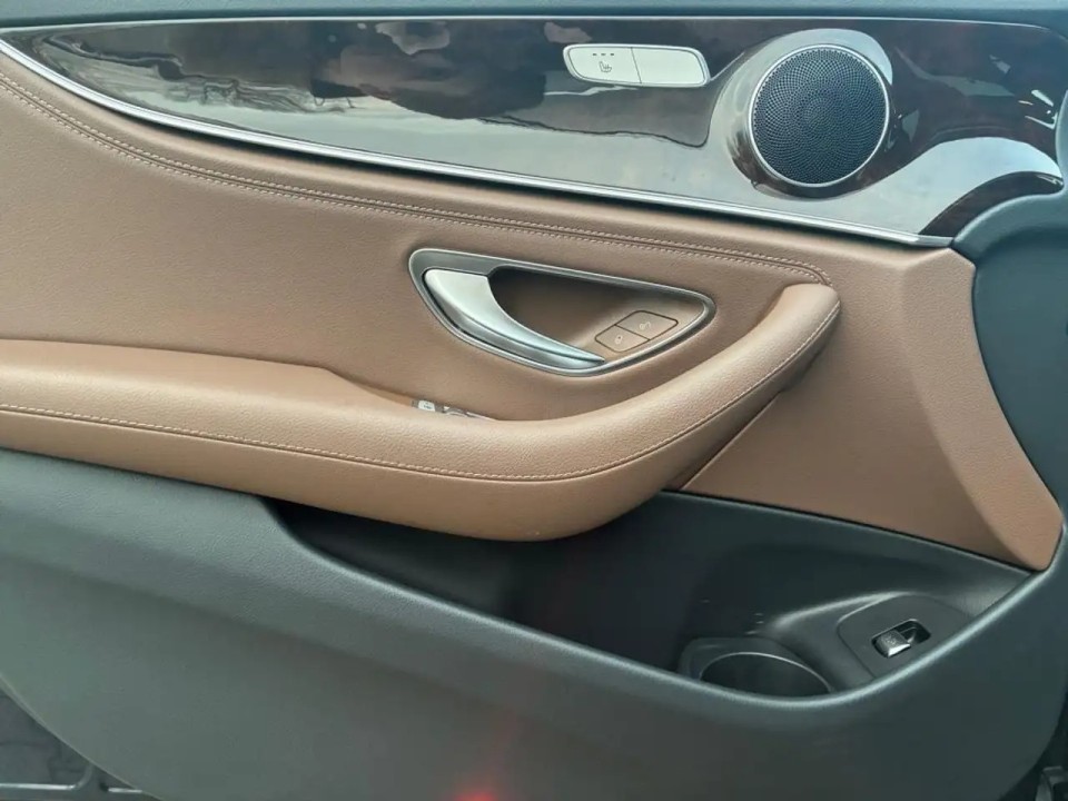 Mercedes-Benz E 220d - foto 8