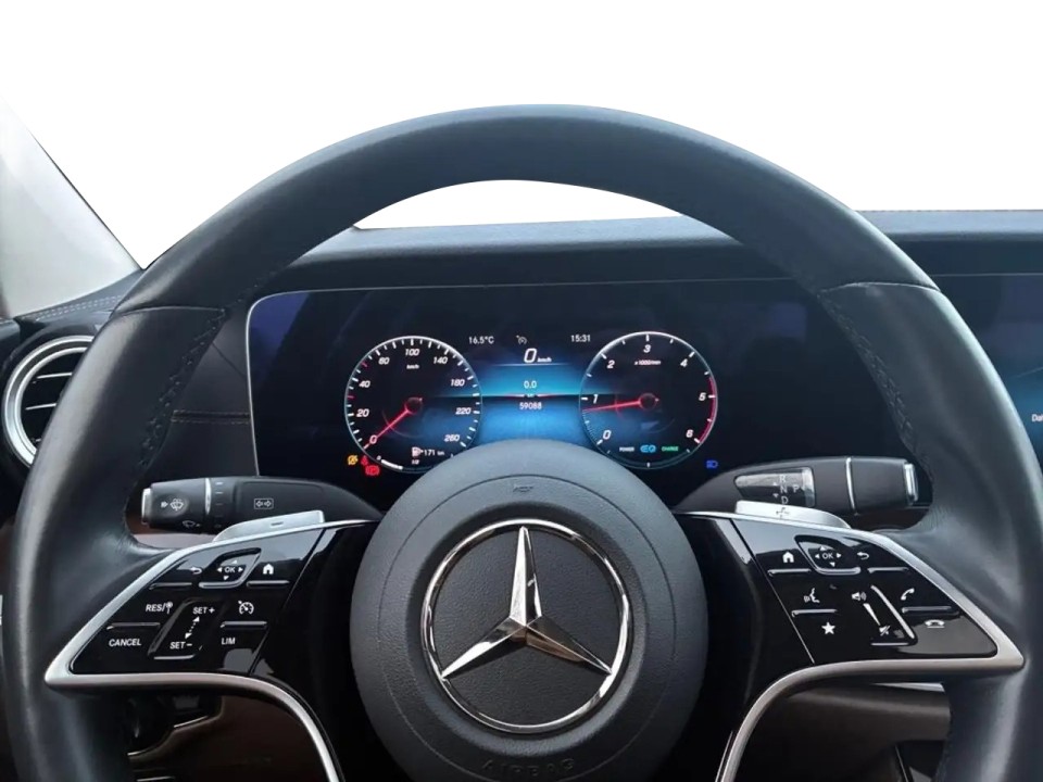 Mercedes-Benz E 220d (5)