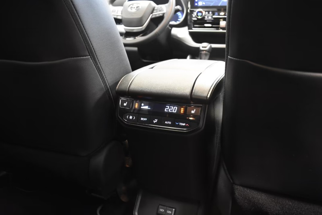 Toyota Highlander Luxury - foto 12