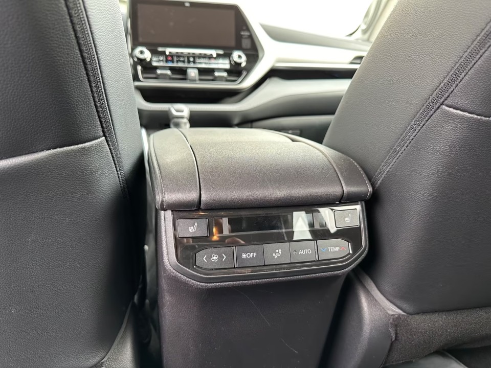 Toyota Highlander Luxury - foto 9