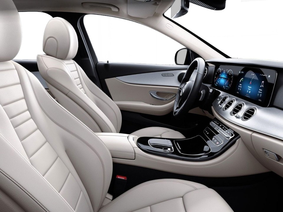 Mercedes-Benz E 300 AMG Line - foto 16