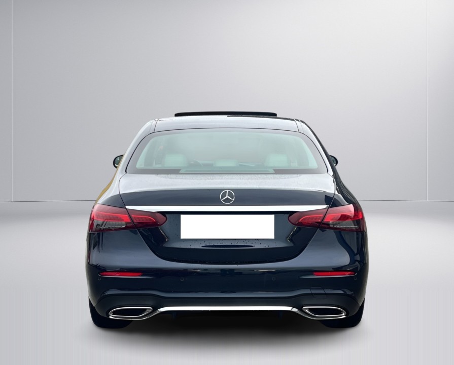 Mercedes-Benz E 300 AMG Line (4)