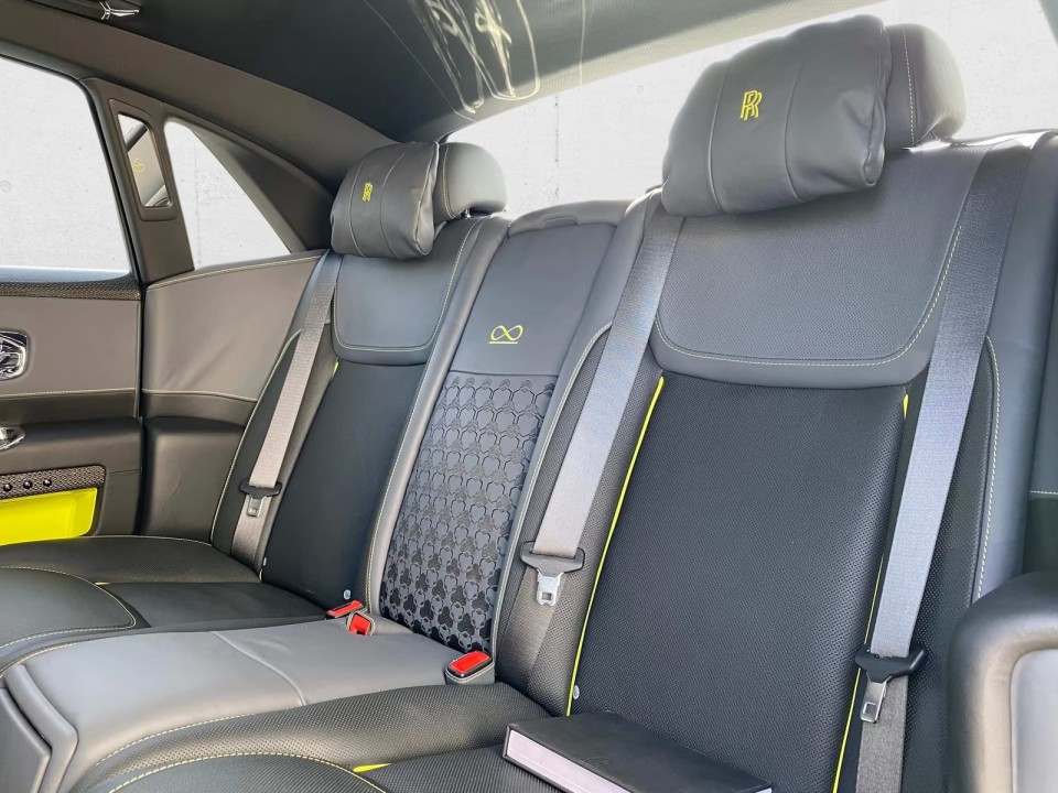 Rolls-Royce Ghost Black Badge - foto 15