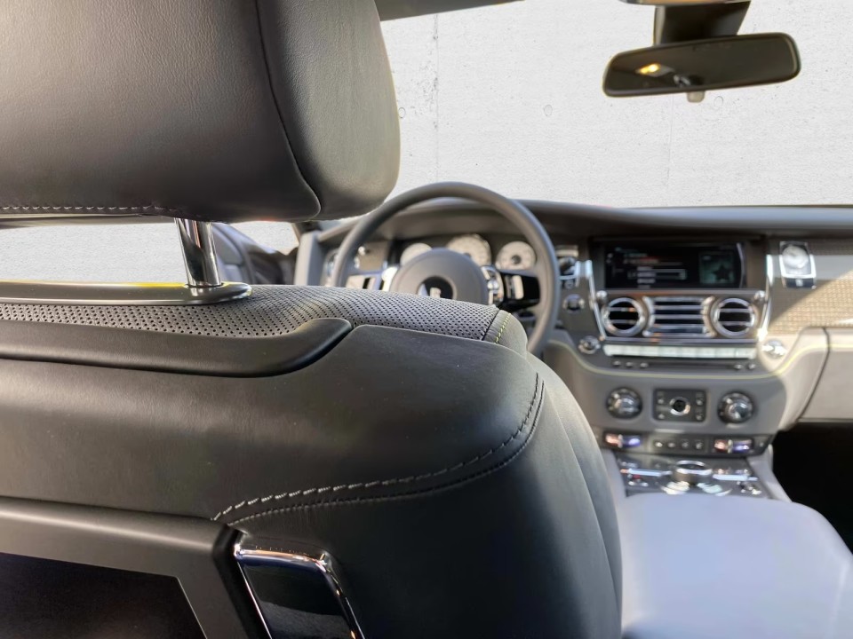 Rolls-Royce Ghost Black Badge - foto 12