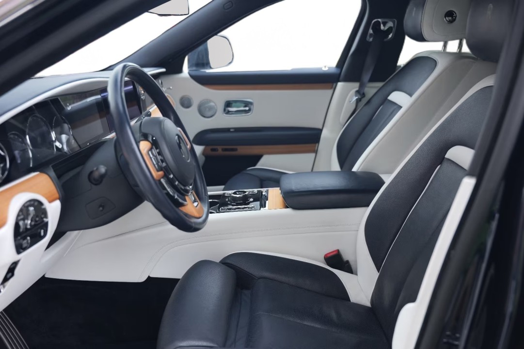 Rolls-Royce Ghost EWB - foto 11