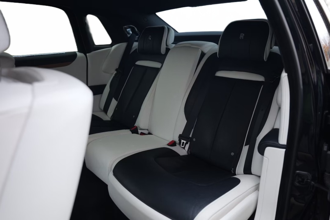 Rolls-Royce Ghost EWB - foto 12