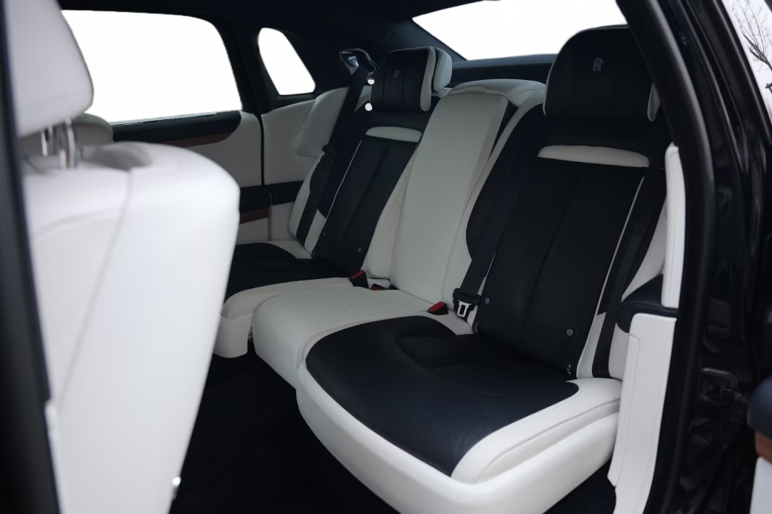 Rolls-Royce Ghost EWB - foto 13