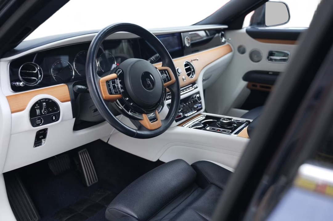 Rolls-Royce Ghost EWB - foto 10