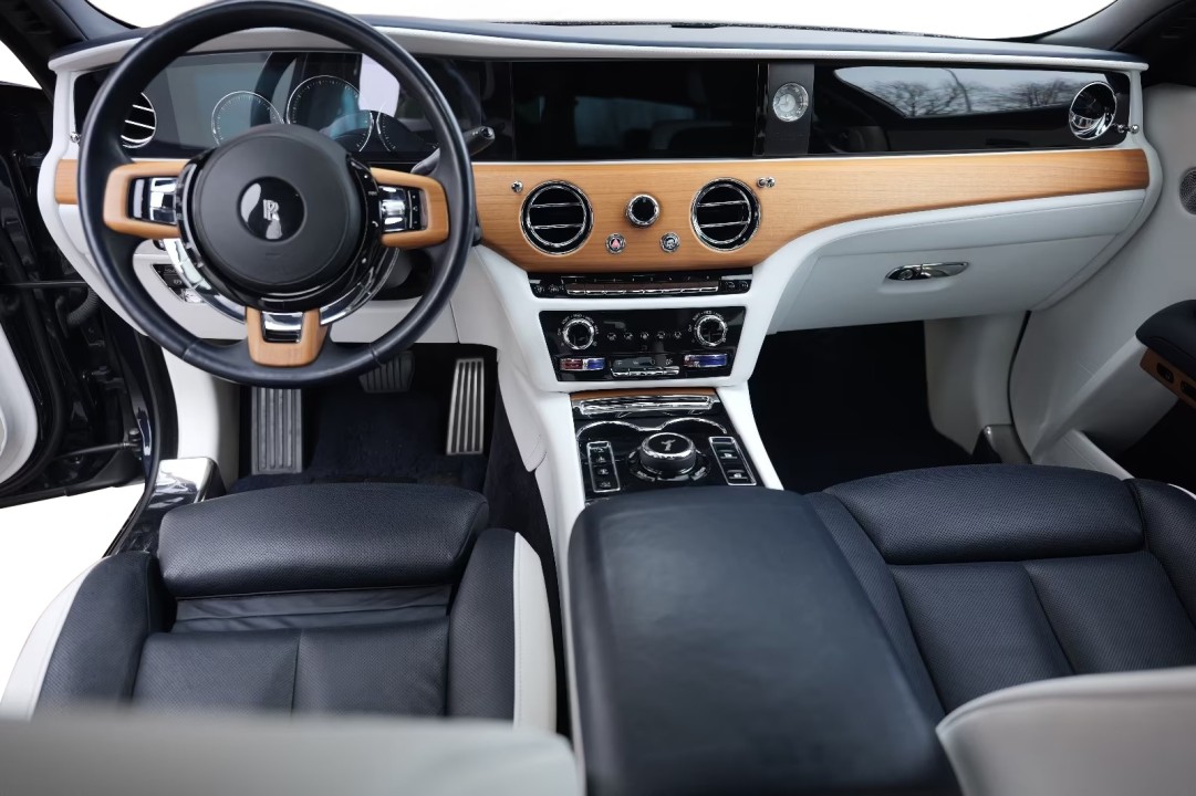 Rolls-Royce Ghost EWB - foto 9