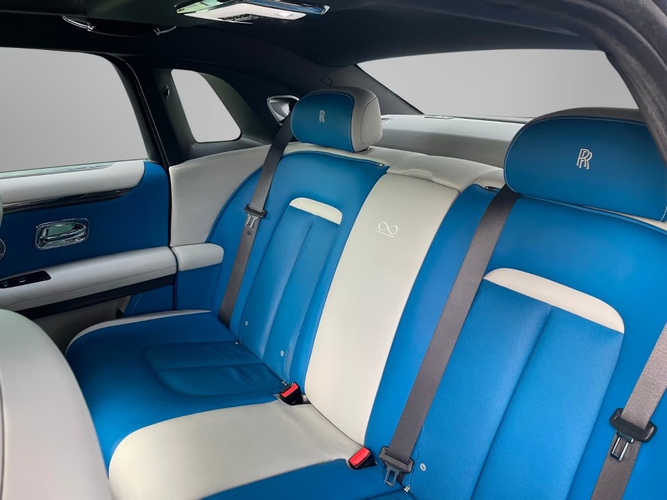 Rolls-Royce Ghost Black Badge - foto 19