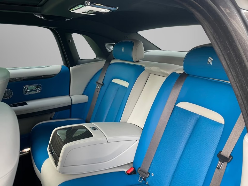 Rolls-Royce Ghost Black Badge - foto 18