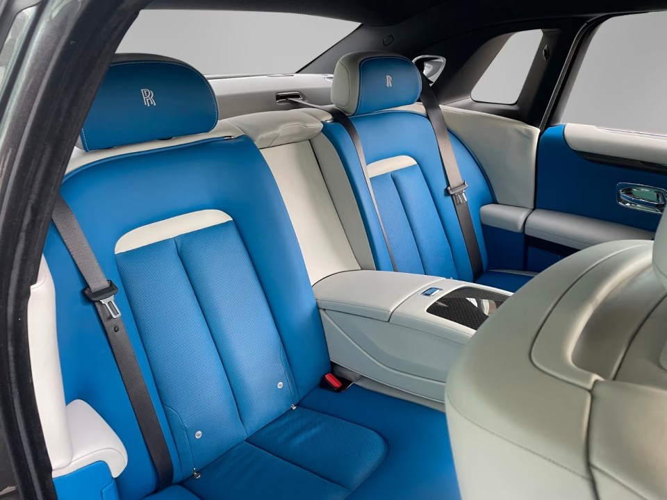 Rolls-Royce Ghost Black Badge - foto 17