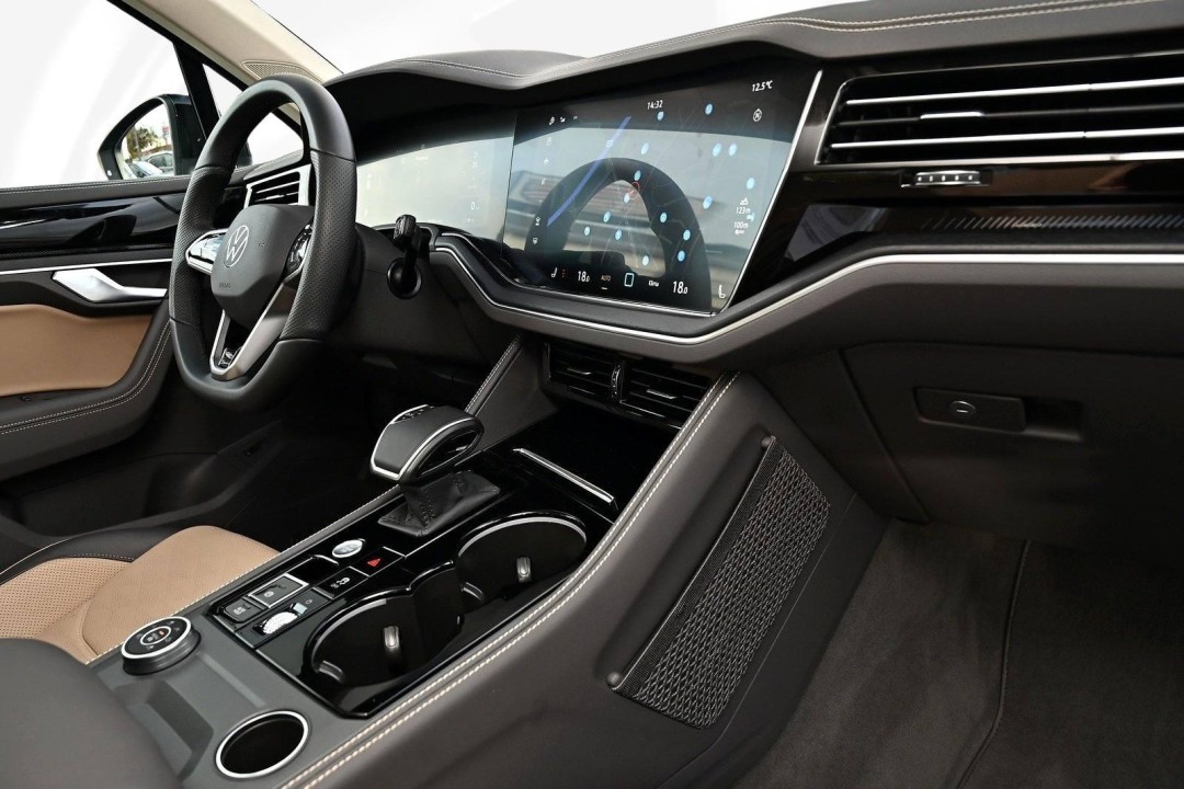 Volkswagen Touareg V6 TDI R-Line - foto 9