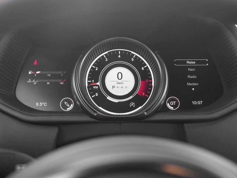 Aston Martin DB11 - foto 14