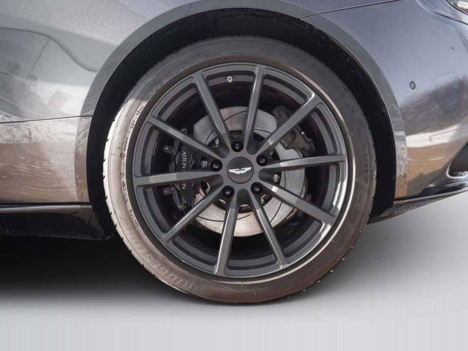 Aston Martin DB11 - foto 32