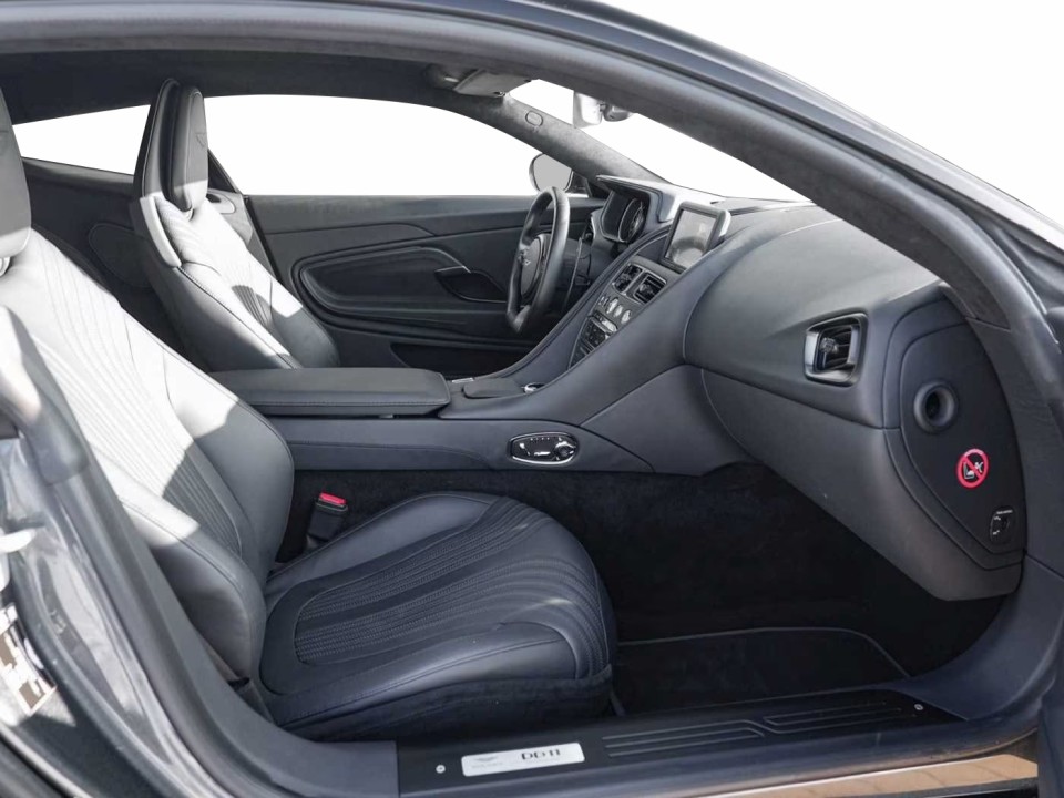 Aston Martin DB11 - foto 10