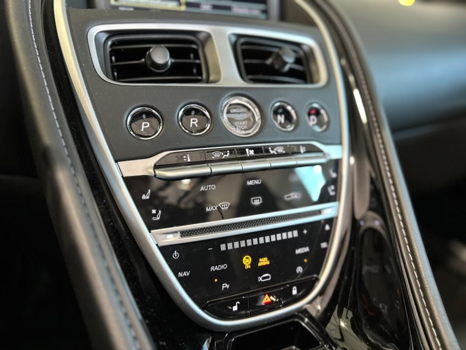 Aston Martin DB11 - foto 26