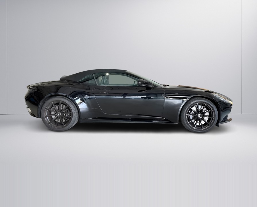 Aston Martin DB11 (2)