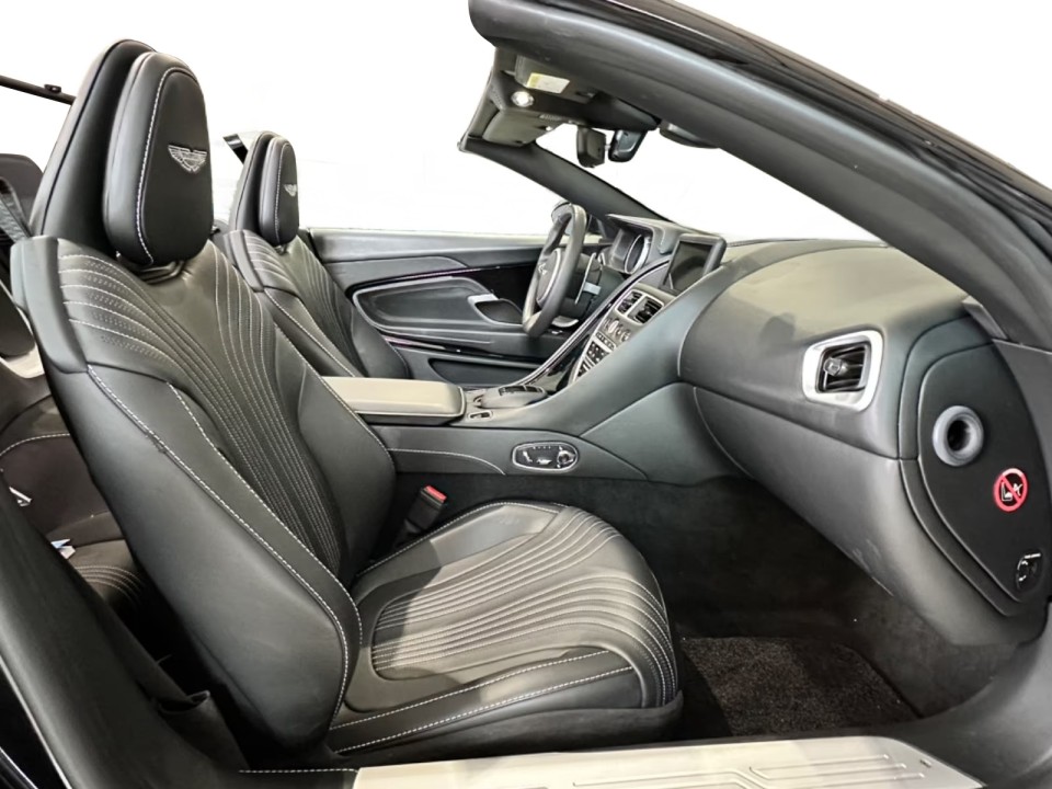 Aston Martin DB11 - foto 19