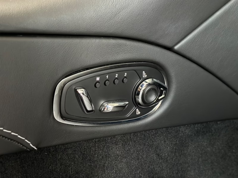 Aston Martin DB11 - foto 34