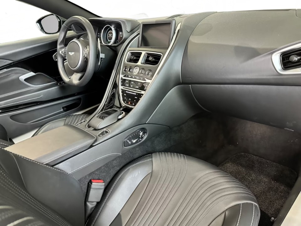 Aston Martin DB11 - foto 13