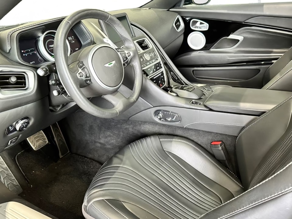 Aston Martin DB11 - foto 12