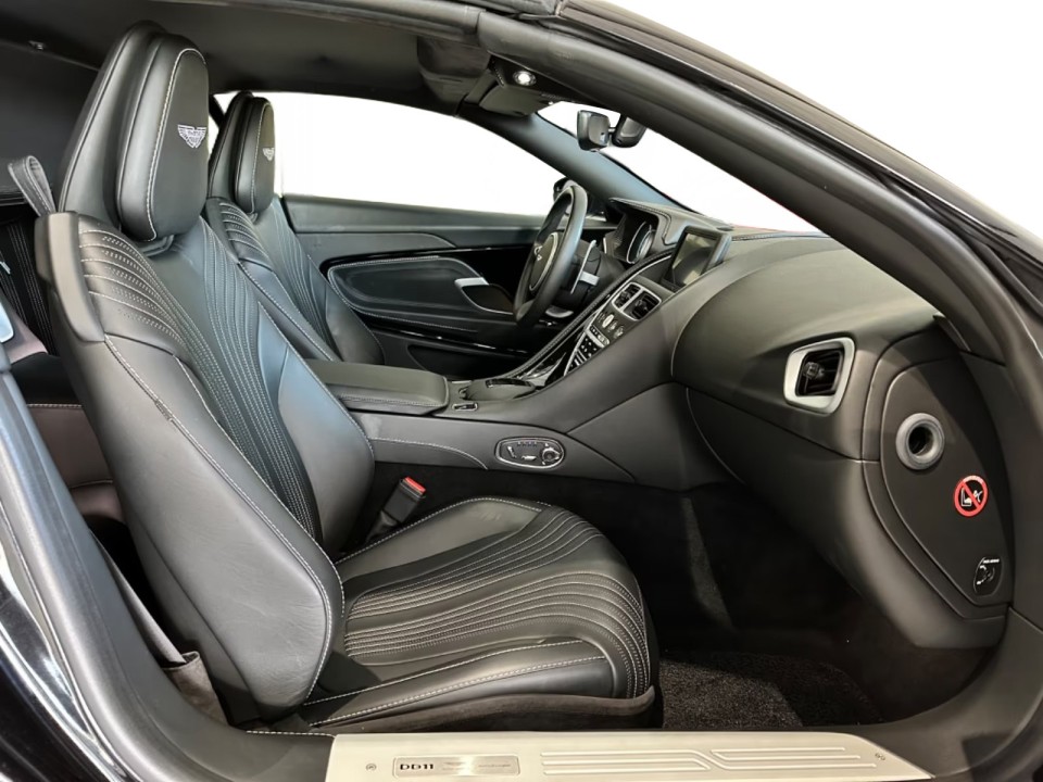 Aston Martin DB11 - foto 21