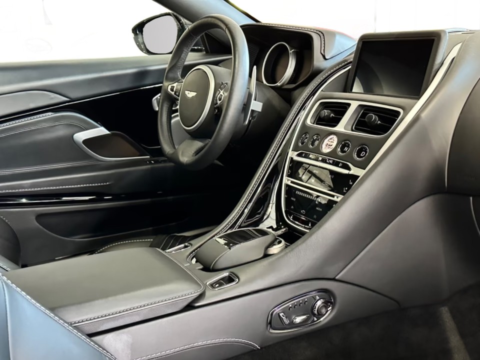 Aston Martin DB11 - foto 14