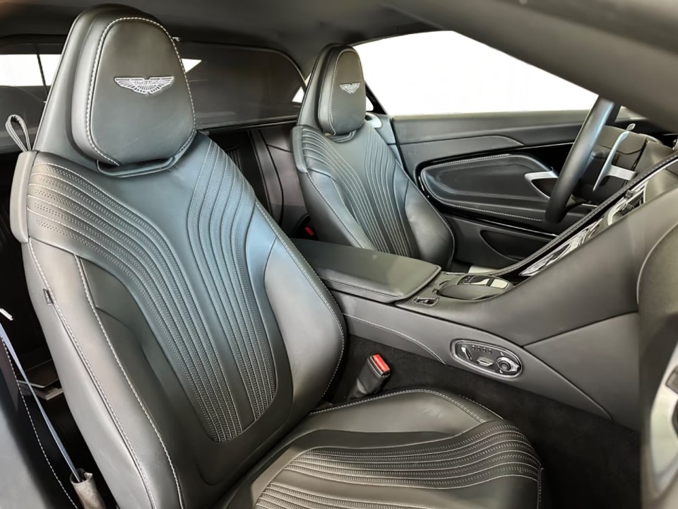 Aston Martin DB11 - foto 22
