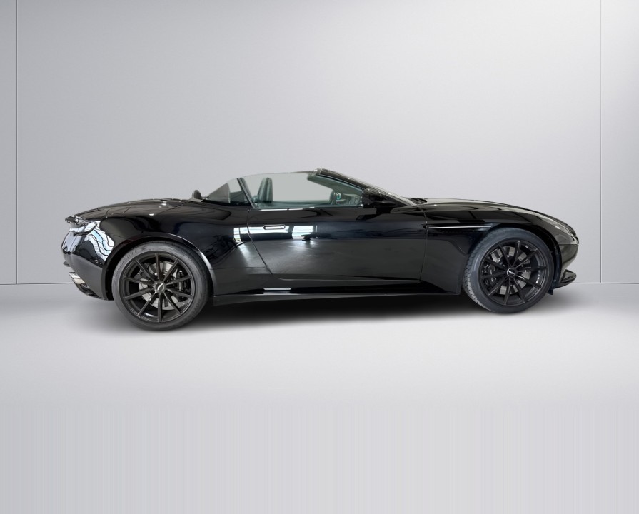 Aston Martin DB11 (3)
