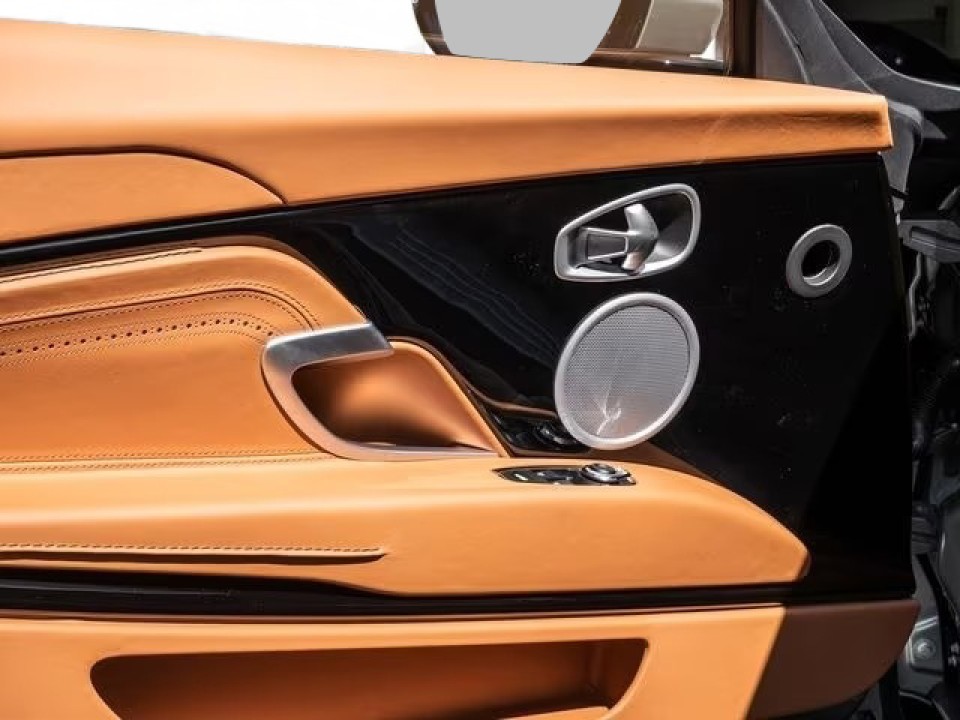 Aston Martin DB11 - foto 17