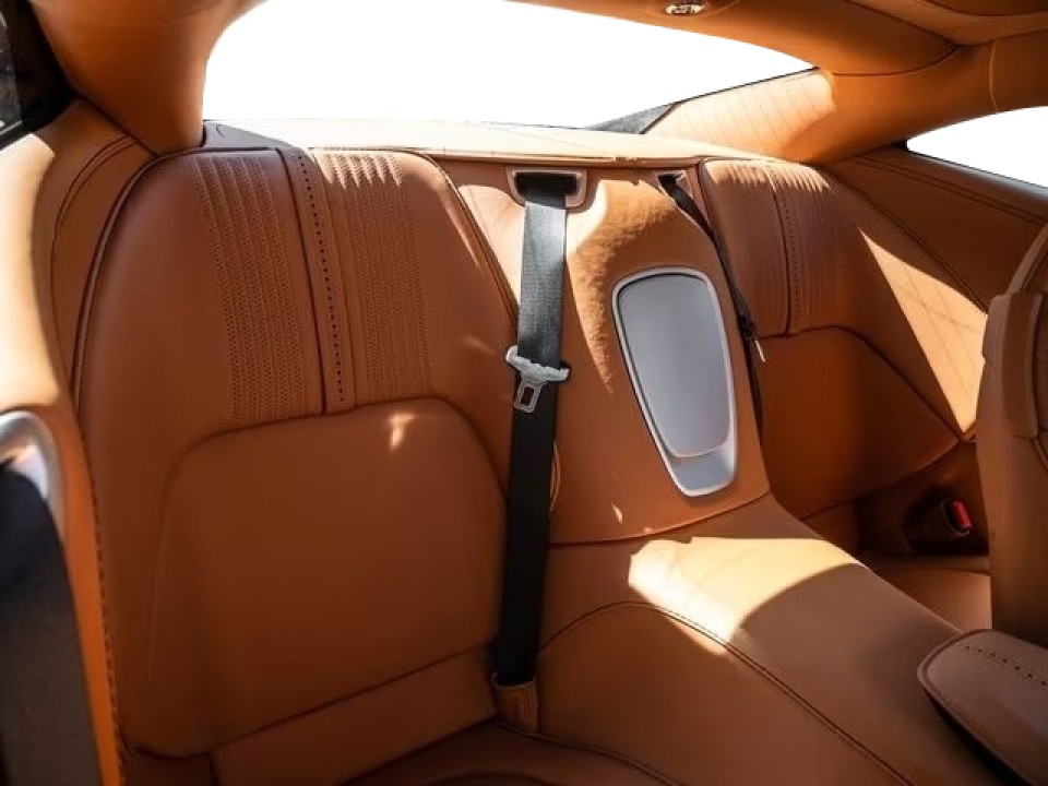 Aston Martin DB11 - foto 16