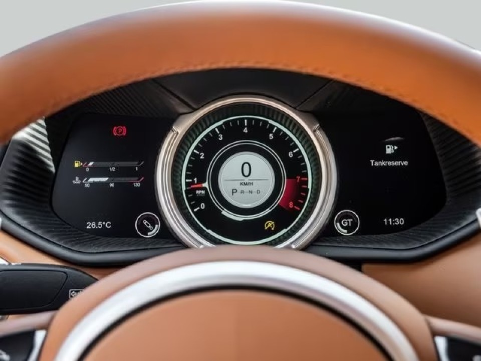 Aston Martin DB11 - foto 11